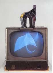 Una delle opere di Nam June Paik