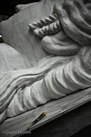 Scenografia della Norma di Pier Paolo Bisleri in costruzione