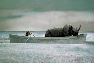 Un fotogramma del film E la nave va di Fellini