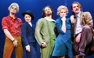 Una foto di scena con tutti gli attori diretti da Aleksandar Popovski