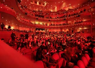 Pubblico presente all'apertura del Far East Film Festival 2008 di Udine