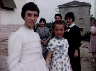 Una delle immagini utilizzate dalla regista Alina Mazzari per il suo film Vogliamo anche le rose