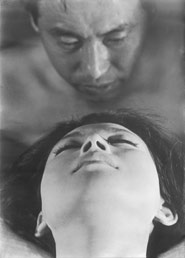 Una scena del film Eros + Massacro del regista Kijû Yoshida