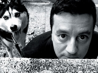 Foto di D'Amicis con un cane