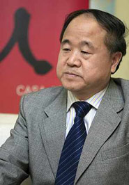 Mo Yan autore di Sorgo rosso e di L uomo che allevava i gatti editi da Einaudi