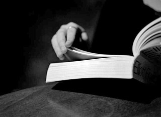 Foto di un libro sfogliato