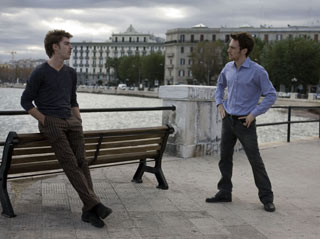 Michele Riondino ed Elio Germano in una scena del film Il passato è una terra straniera