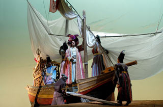 Immagini di scena de Il Turco in Italia, opera allestita nel 2009 al Carlo Felice di Genova