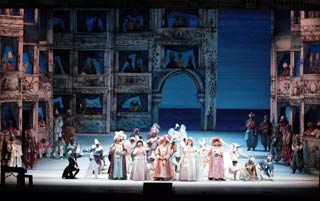 Immagini di scena de Il Turco in Italia, opera allestita nel 2009 al Carlo Felice di Genova