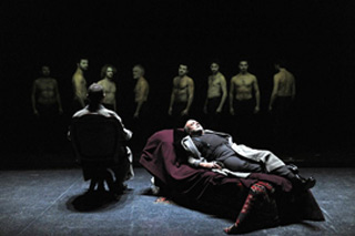 Una scena dall'Edipo Re di Antonio Calenda