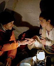 Jake Muxworthy e Karina Testa