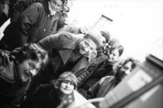 Alessandro D'Alatri e Fabio Volo sul set di "Casomai" mentre rivedono una scena