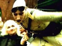 The Beautiful People: Marilyn Manson (il vestiario io identifica leader fascista) e il suo popolo