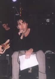 Manuel Agnelli, voce e chitarra degli Afterhours, live a San Donà di Piave (Ve), 7 ottobre 2002