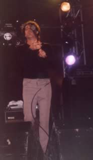 Manuel Agnelli, voce e chitarra degli Afterhours, live a San Donà di Piave (Ve), 7 ottobre 2002