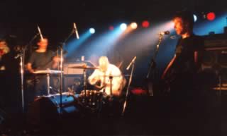 One Dimensional Man live al Velvet: da sinistra Giulio Favero (chitarra), Dario Perissutti (batteria), Pierpaolo Capovilla (basso, voce)