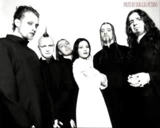 Lacuna Coil: Marco Coti Zelati, basso, Cristiano Mozzati, batteria, Andrea Ferro, voce, Cristina Scabbia, voce, Marco Emanuele Biazzi, chitarra, Cristiano Migliore, chitarra