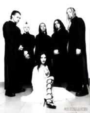Lacuna Coil: Marco Coti Zelati, basso, Cristiano Mozzati, batteria, Andrea Ferro, voce, Cristina Scabbia, voce, Cristiano Migliore, chitarra, Marco Emanuele Biazzi, chitarra