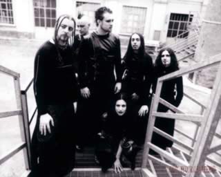 Lacuna Coil: Marco Emanuele Biazzi, chitarra, Cristiano Mozzati, batteria, Marco Coti Zelati, basso, Cristina Scabbia e Andrea Ferro, voci, Cristiano Migliore, chitarra