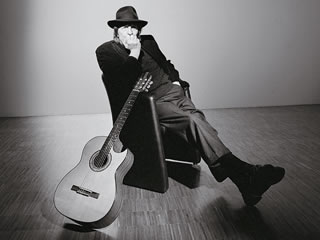 © Warner Music Italy &mdash; Tutti i diritti riservati