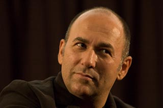 Luca Argenterio e Pierfrancesco Favino in una scena di Saturno Contro