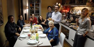 Luca Argenterio e Pierfrancesco Favino in una scena di Saturno Contro