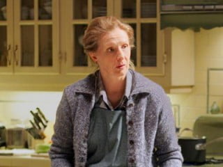 Ruth Fisher (Frances Conroy)