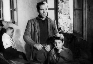Un'immagine da "Ladri di Biciclette" di Vittorio De Sica