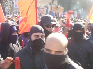 Primo Piano Black Bloc