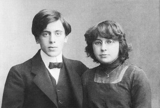 Marina Tsvetaeva con il marito Sergey Efron Marina Tsvetaeva con il marito Sergey Efron