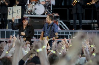 Bruce Springsteen e la E-Street Band stabiliscono il record delle quattro ore di concerto. Helsinki, 31 luglio 2012