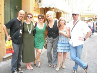 Bonafini (a sinistra) con alcuni altri autori de L'Occasione