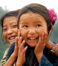 Bambine vietnamite sorridenti
