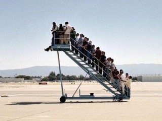 Centro di Permanenza temporanea ,2007 Video, 5’30’’ Courtesy kaufmann repetto, Milan, et Galerie Peter Kilchmann, Zurich