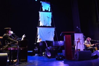 Estratto della performance di Vinicio Capossela