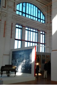 Allestimento della mostra La Grande Trieste