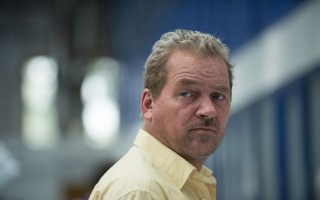 Un etaj mai jos (Un piano sotto)