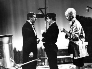 Ladri, manichini e donne nude